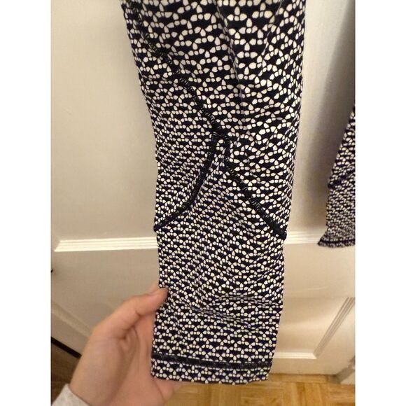 Lululemon In Movement Cropped Black and White Leggings - Picture 3 of 6